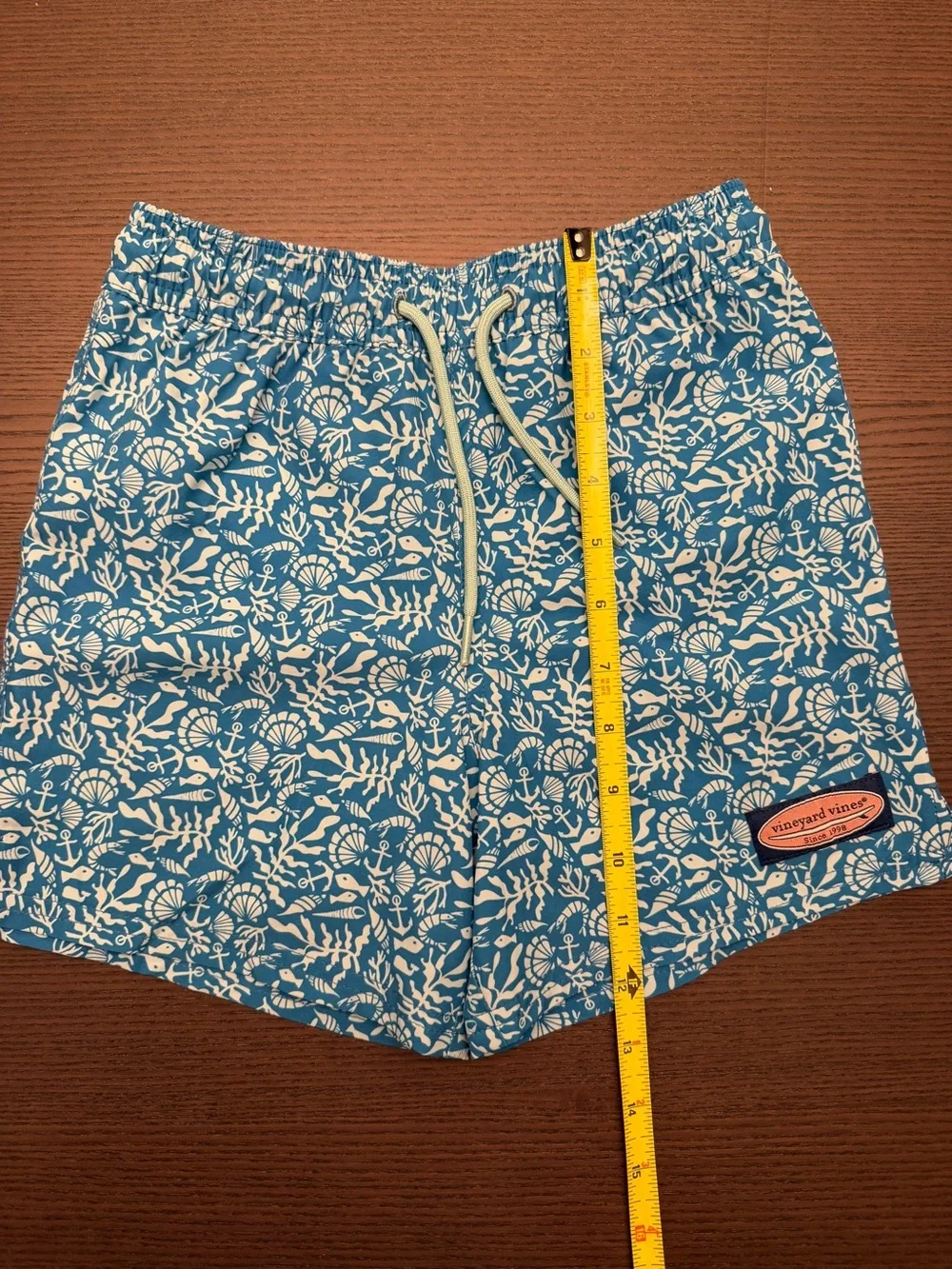 Boys aquatic print vineyard vines, swim trunks in size 6